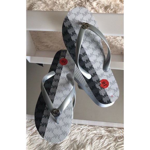 Women’s Sandals Flip Flops Size 10 Michael Kors Silver Grey RX20B - Picture 2 of 11
